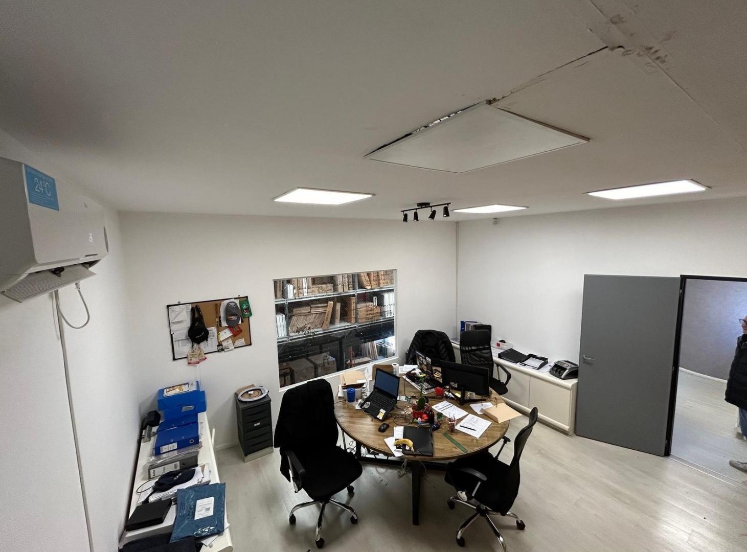 Foto de En venta con renta, Victoria, muy buen galpon-deposito con oficinas, imagen 3