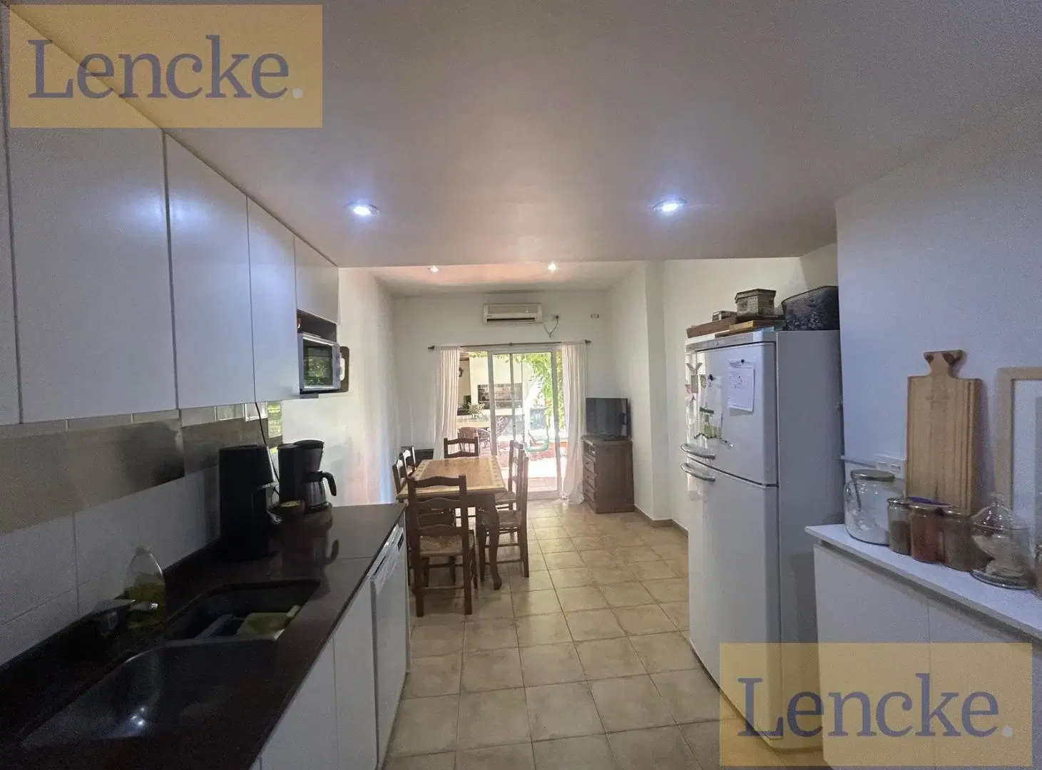 Olivos, en venta, casa reciclada íntegramente, 3 dormitorios, jardín con pileta 8