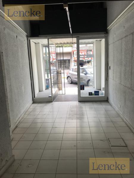 Locales en block en venta en el centro de San Isidro, con renta, ideal inversores