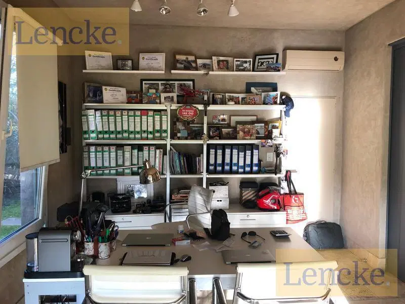 Lencke vende - excelente casa en Albanueva 4