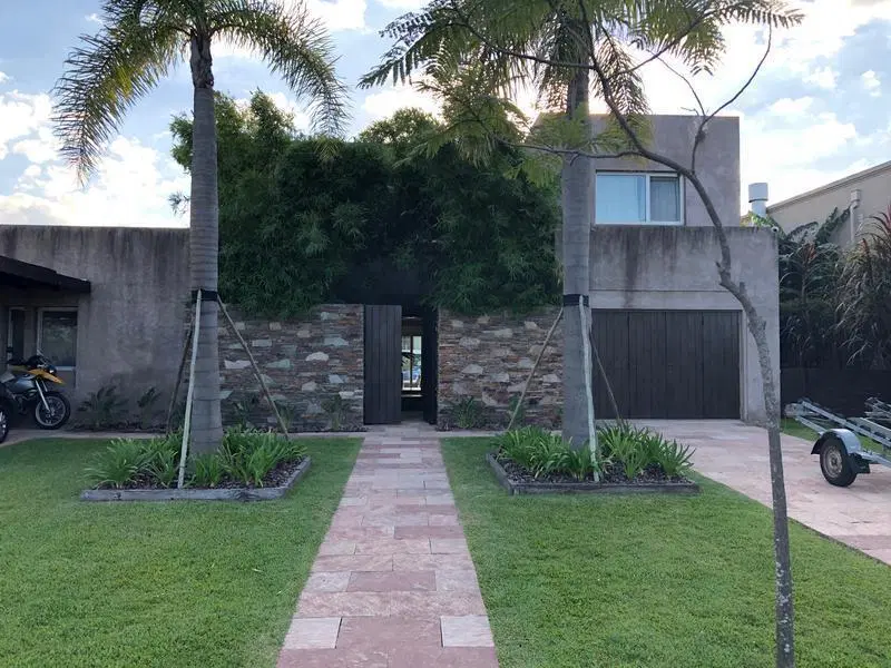 Lencke vende - excelente casa en Albanueva 2