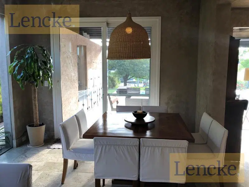 Lencke vende - excelente casa en Albanueva 5