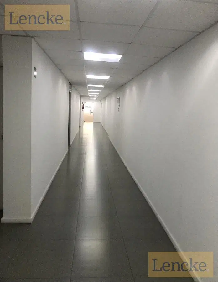 Lencke Vende - Excelente oficina c/4 cocheras, se recibe bien en parte de pago 8