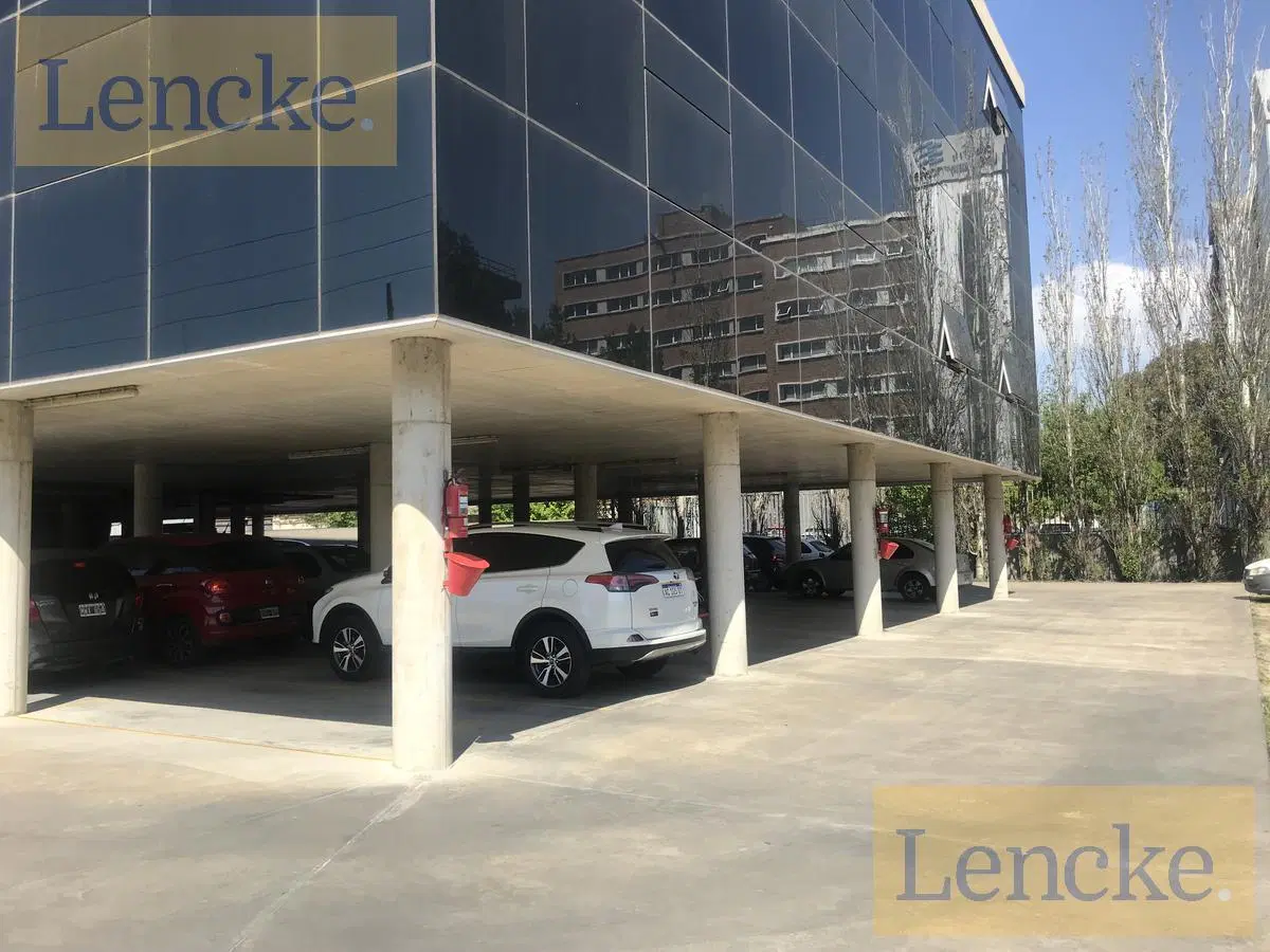 Lencke Vende - Excelente oficina c/4 cocheras, se recibe bien en parte de pago 3