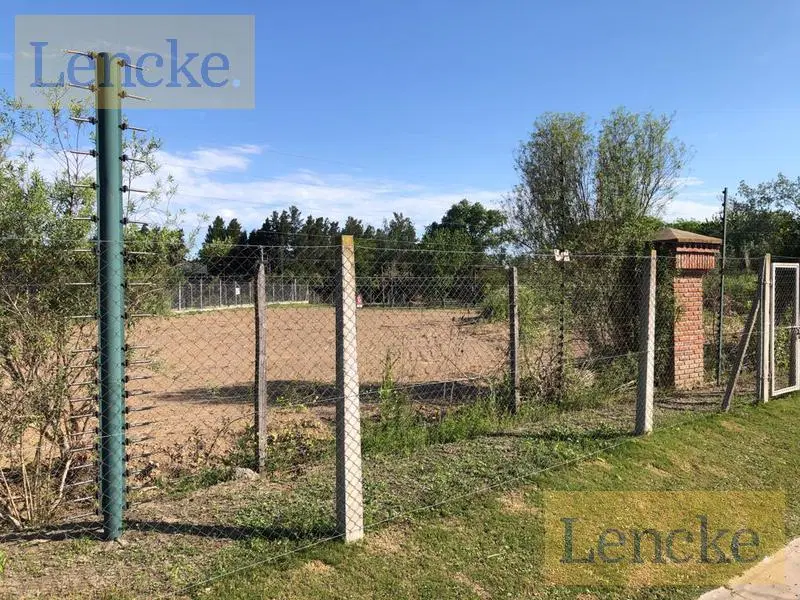 Unico lote comercial con posible destino gastronomico sobre Avda. Santa Maria, venta o alquiler 5