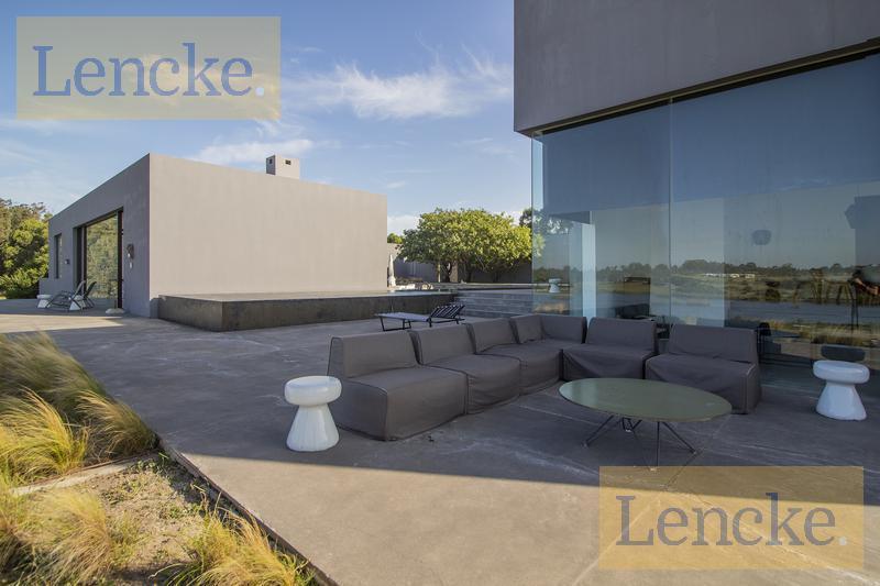 Lencke Vende - Estupenda casa en Villalagos