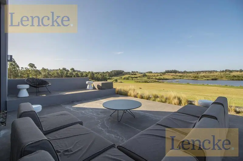 Lencke Vende - Estupenda casa en Villalagos 5