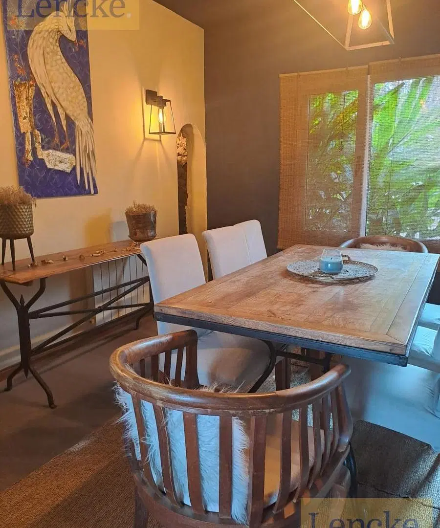 Casa a la laguna con vistas unicas, 4 dormitorios, pileta, gran parque 3
