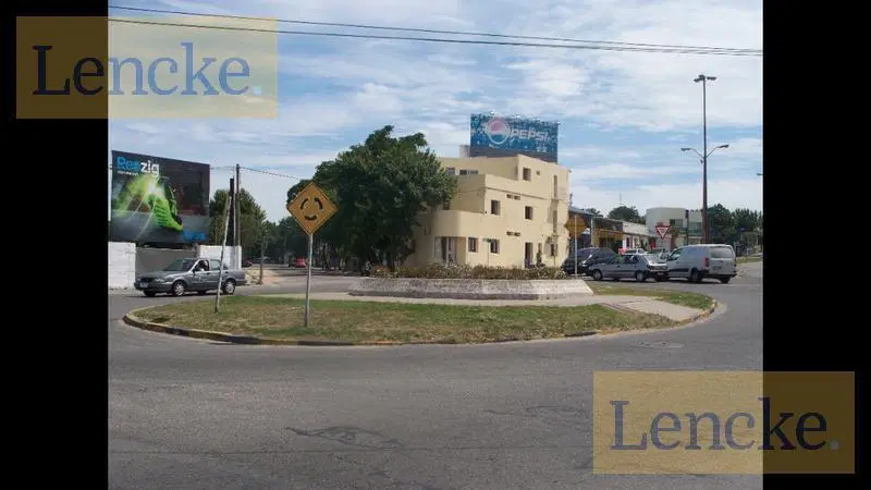 Lencke vende - excelente edificio Comercial en Colonia del Sacramento 8