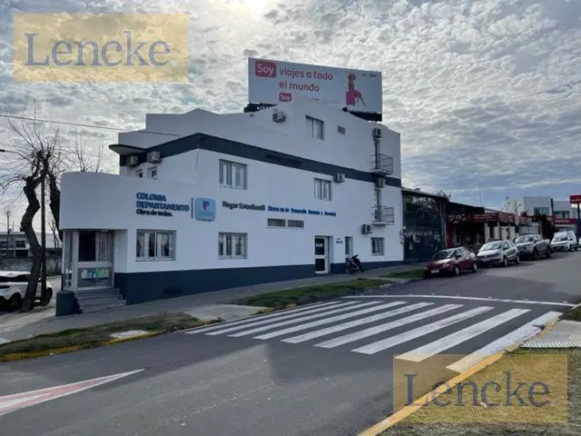 Lencke vende - excelente edificio Comercial en Colonia del Sacramento 3