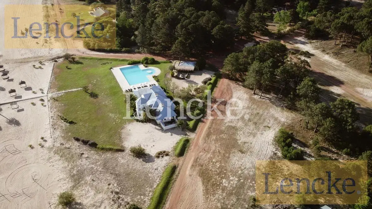 Venta de Lote en Barrio Privado El Faro de Carmelo, 9631 m2 en primera fila frente a la playa. 5