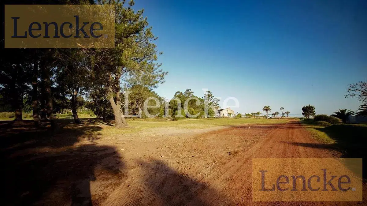 Venta de Lote en Barrio Privado El Faro de Carmelo, 9631 m2 en primera fila frente a la playa. 4