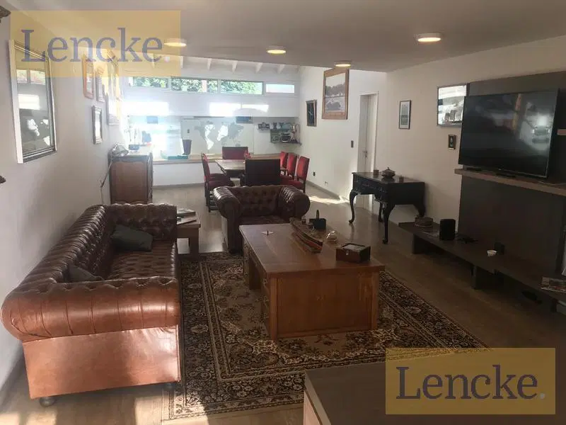 En venta con renta, excelente oficina en Libertador y Martin Coronado con 2 cocheras 5