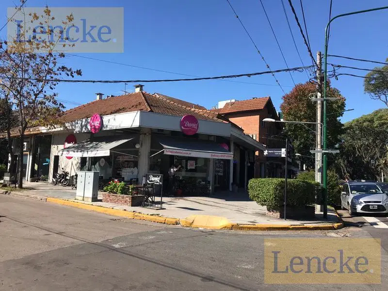 En venta con renta, excelente oficina en Libertador y Martin Coronado con 2 cocheras 3