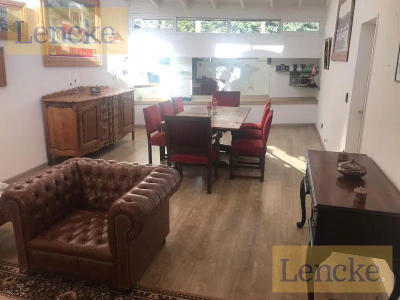 En venta con renta, excelente oficina en Libertador y Martin Coronado con 2 cocheras 4