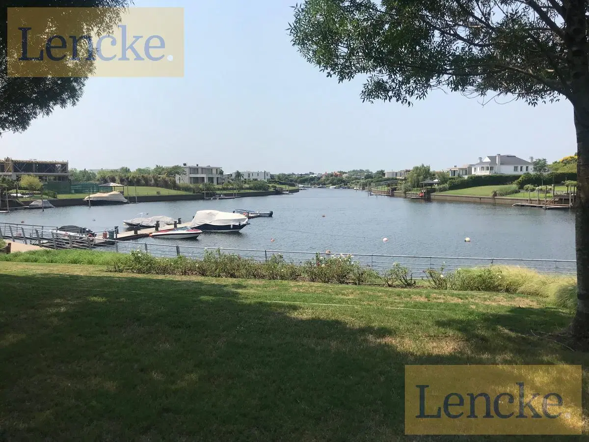 Excelente lote al rio en cul de sac en Albanueva, con amarra, muy buena vista, venta 1