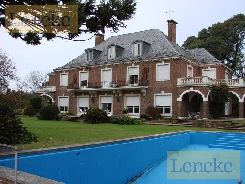 Lencke vende - Magnifica casa de categoria sobre la barranca, unica en su estilo 3