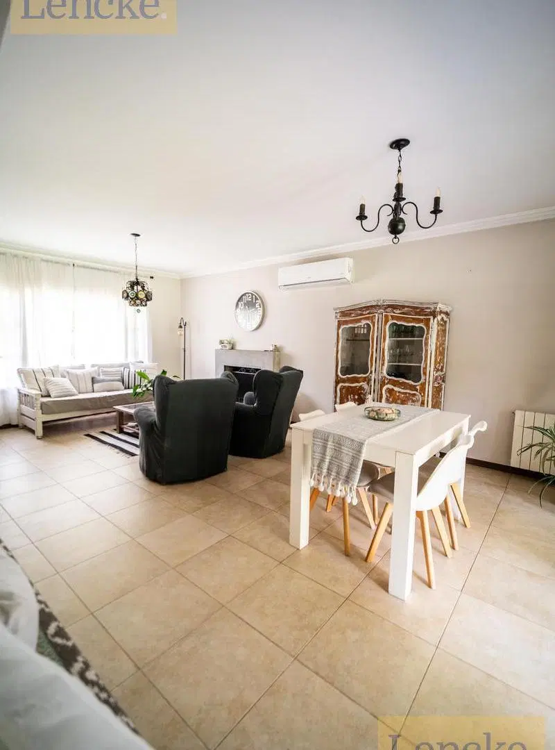 Lindisima casa en Barrio Cerrado La Escondida en venta, 4 dormitorios, pileta 4