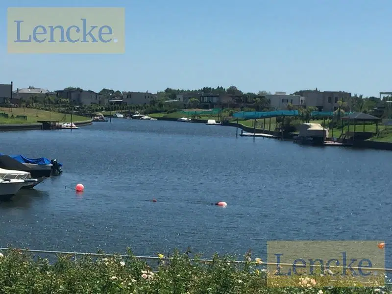 Lencke Vende - Muy buen lote en Albanueva frente al rio y excelentes vistas, con amarra 1