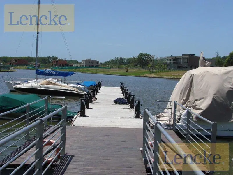 Lencke Vende - Muy buen lote en Albanueva frente al rio y excelentes vistas, con amarra 2