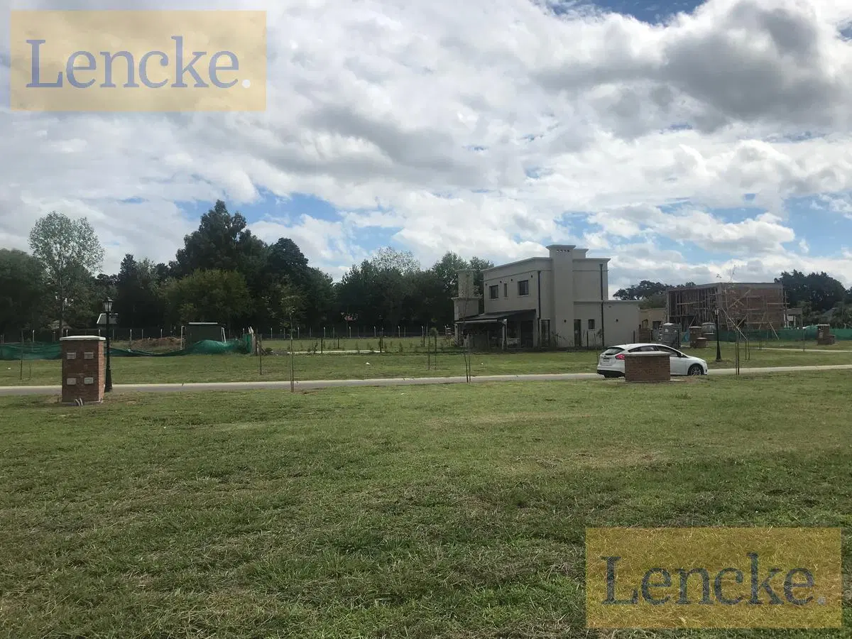 Lencke Vende - Excelente Lote interno a pulmon parquizado en Pilar del Este - Bº Santa Lucia 2