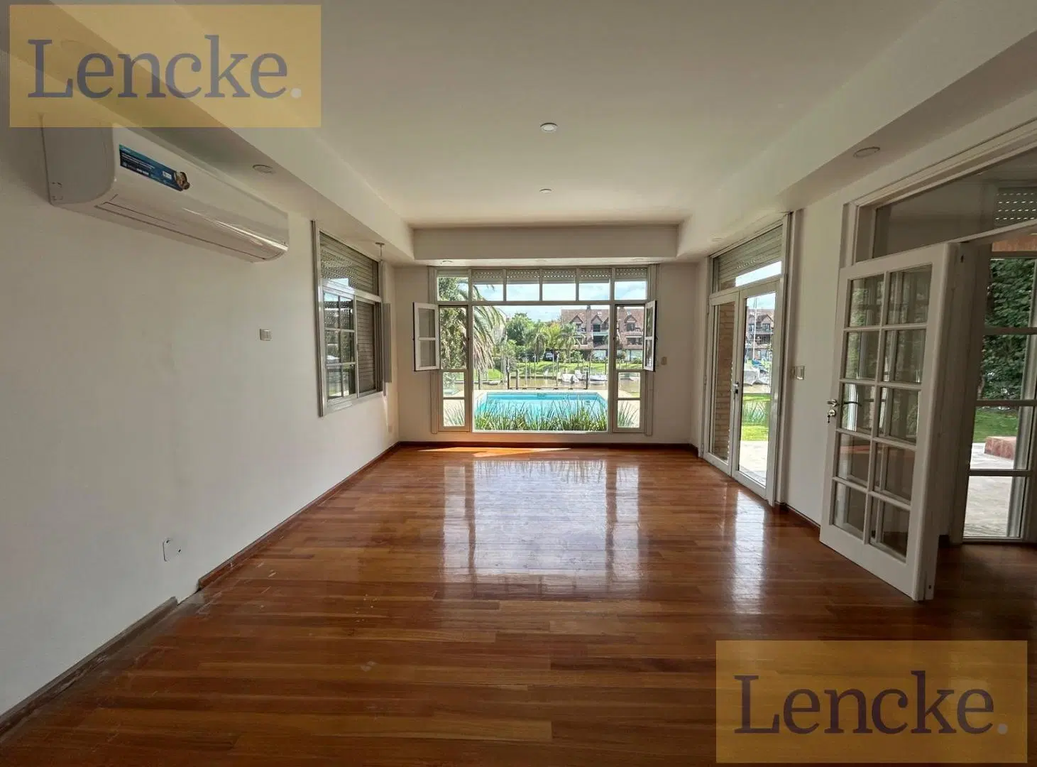 Lencke Vende - Residencia con frente al rio en Bahia del Sol de 612 m2 cubiertos, reciclada 8