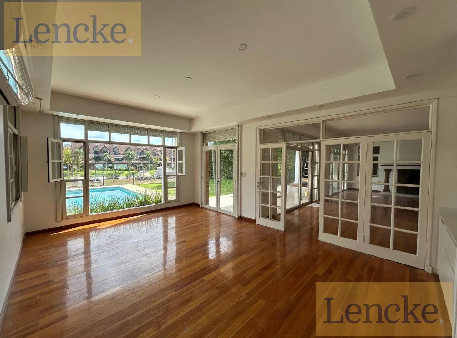 Lencke Vende - Residencia con frente al rio en Bahia del Sol de 612 m2 cubiertos, reciclada 2