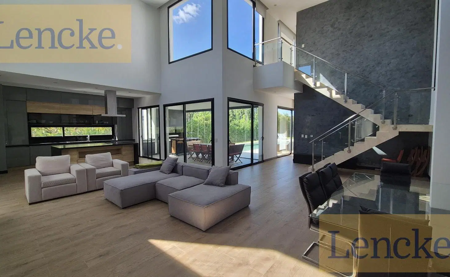Unica casa de diseño casi a estrenar en Albanueva, 5 dormitorios, en venta 1