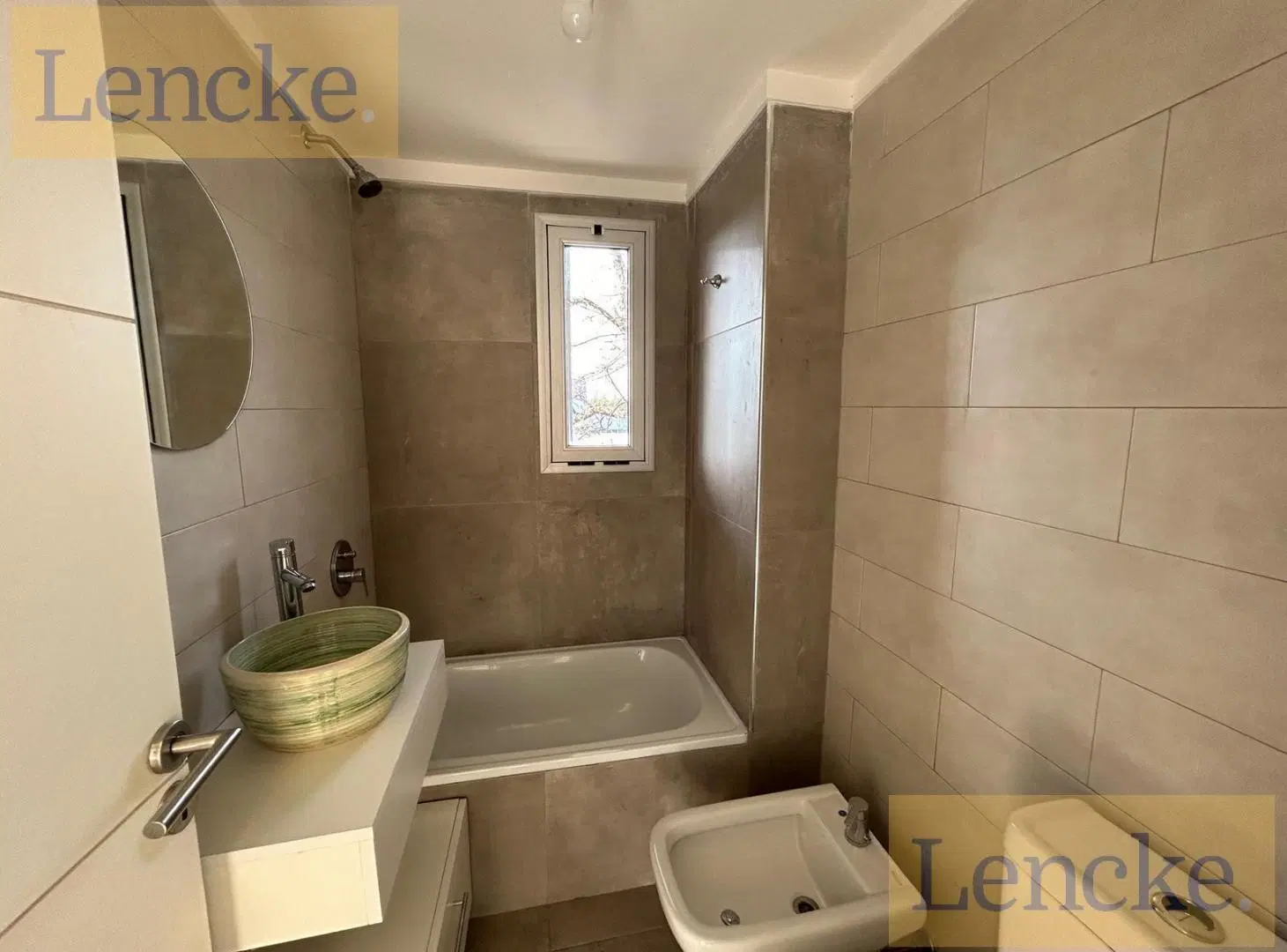 Amplio departamento en venta en Tigre, 2 dormitorios, balcón con parrilla, cochera 5