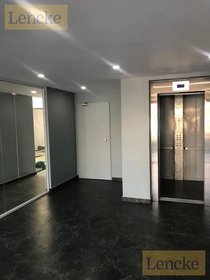 Lencke vende - muy buena cochera a 1 cuadra de Av. Maipú 1
