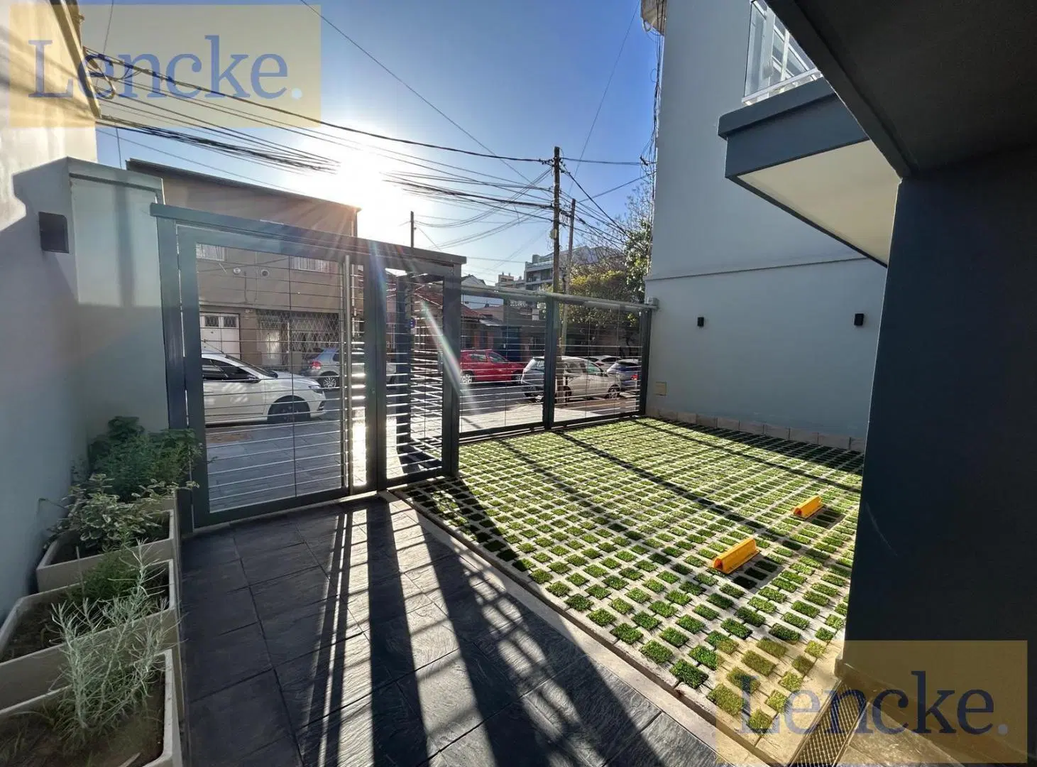 Lencke vende - muy buena cochera a 1 cuadra de Av. Maipú 4