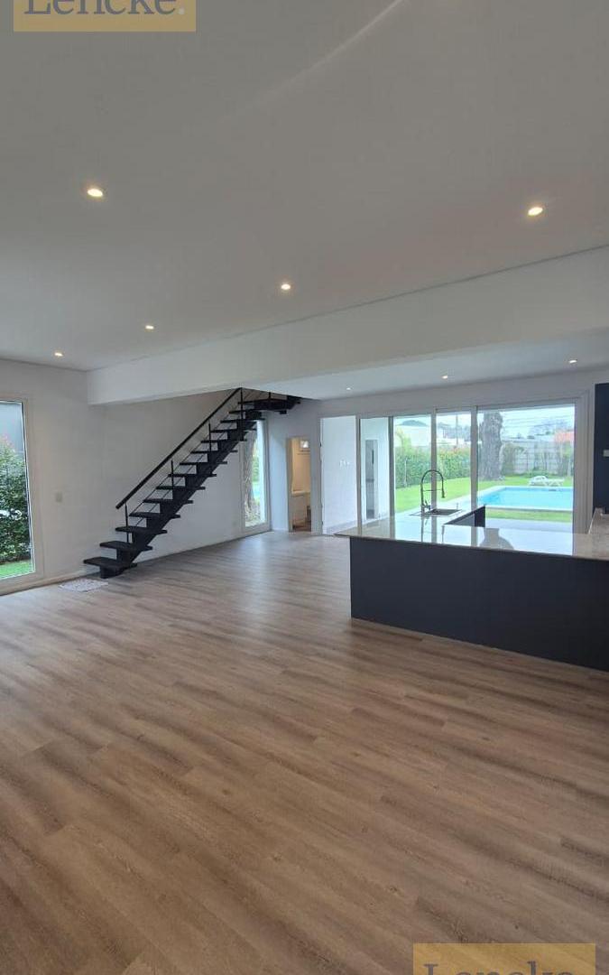 Foto de Casa a estrenar en venta en barrio cerrado Villa Elvira, imagen 1
