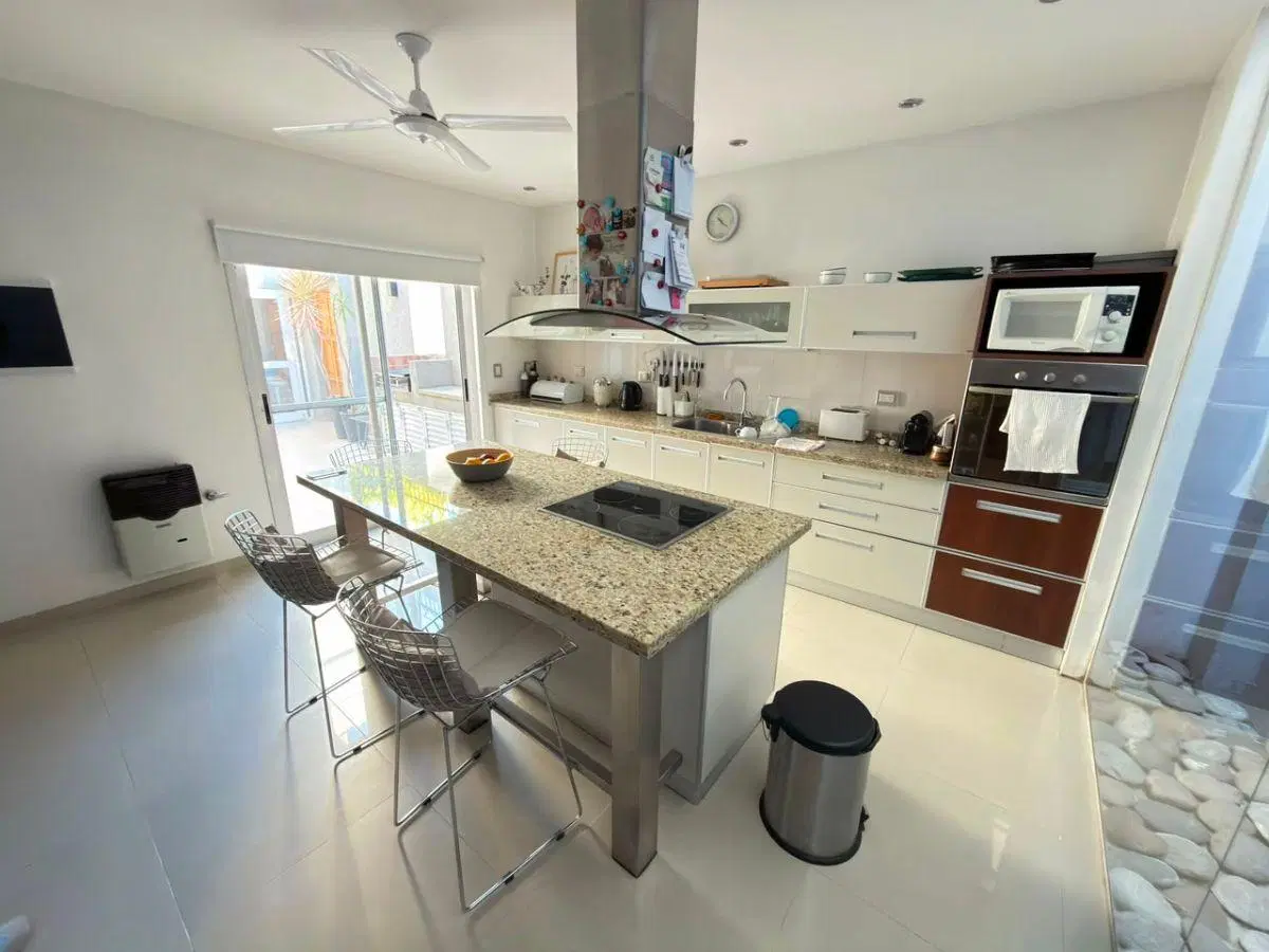 PH de Diseño de 4 Ambientes en Saavedra - 150m² ¡SIN EXPENSAS! Terraza con Gran Jacuzzi y Parrilla 4
