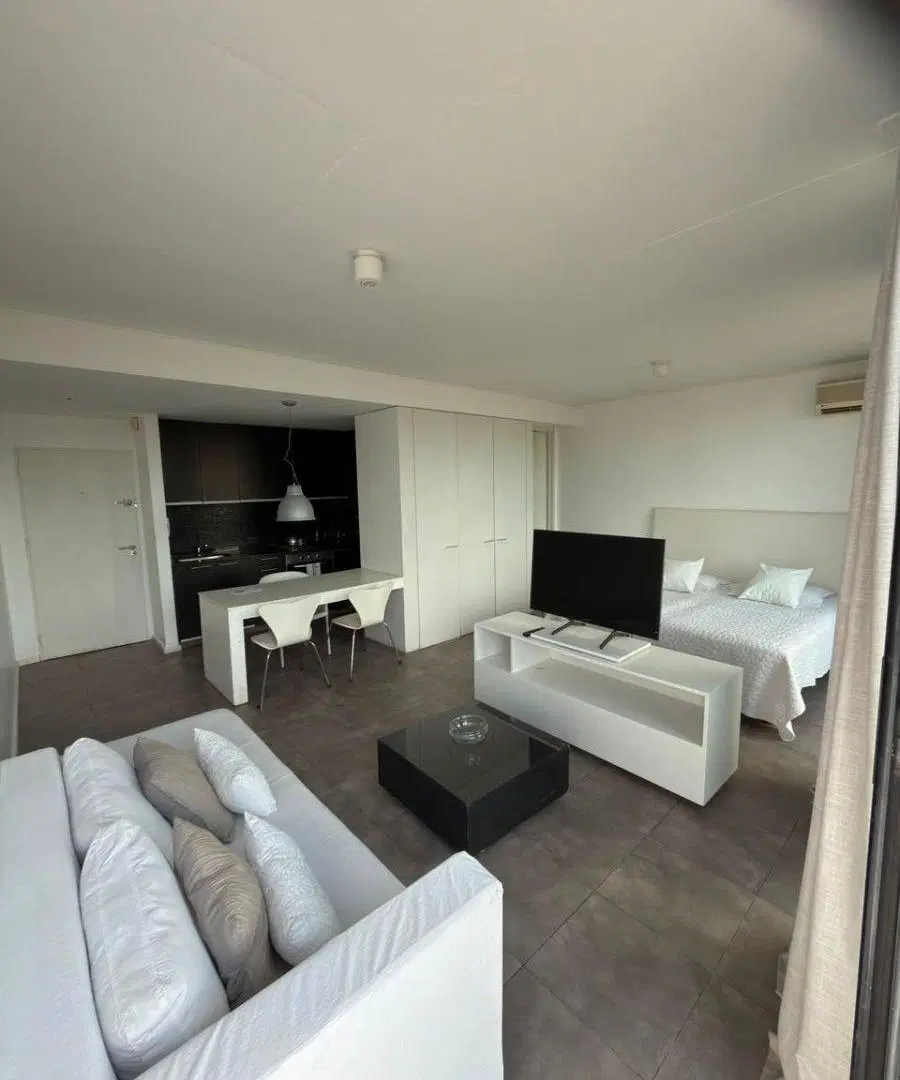 Impecable 1 ambiente Divisible Al Frente - Vista Totalmente Abierta con Balcon Terraza. 1