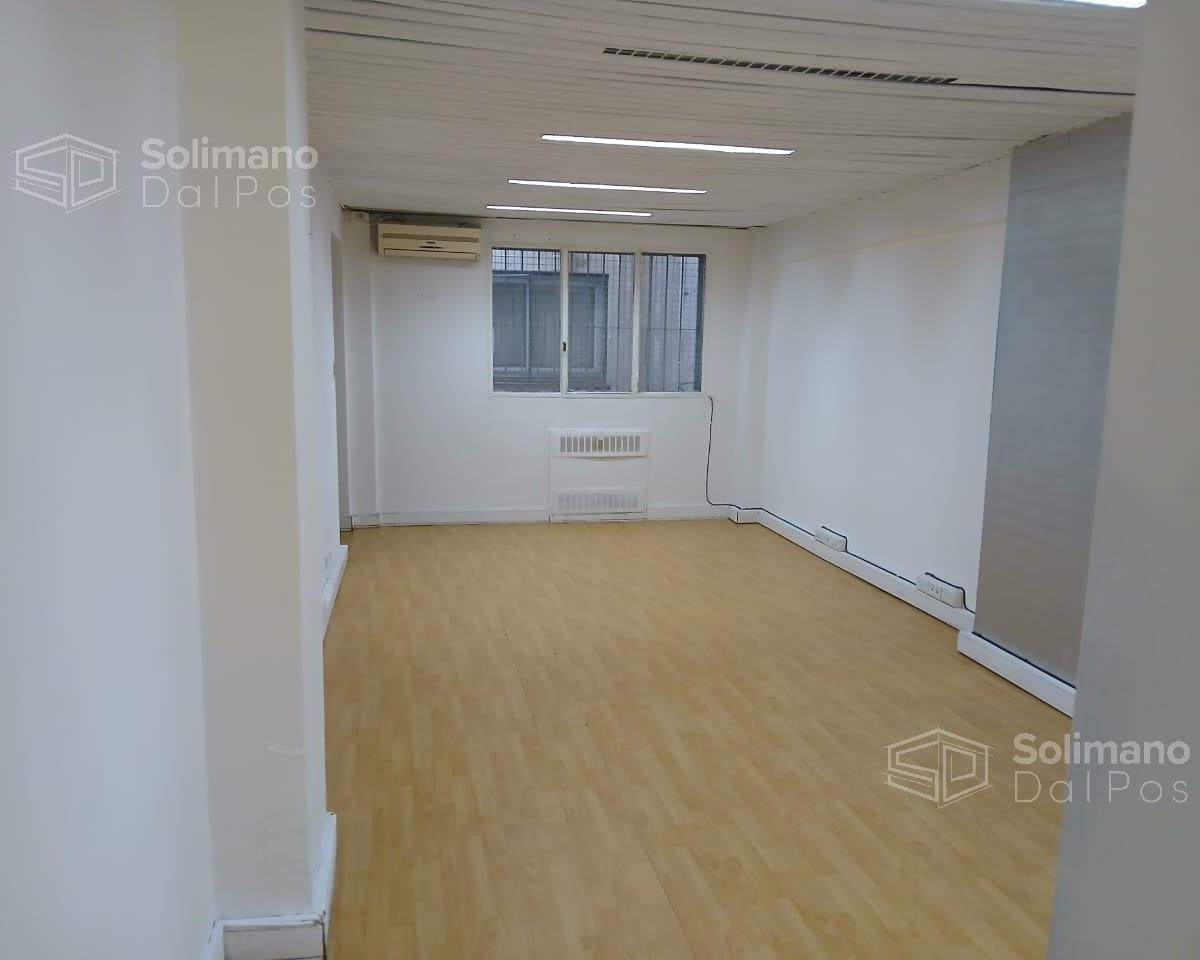 Venta de Oficina Comercial en Microcentro 4