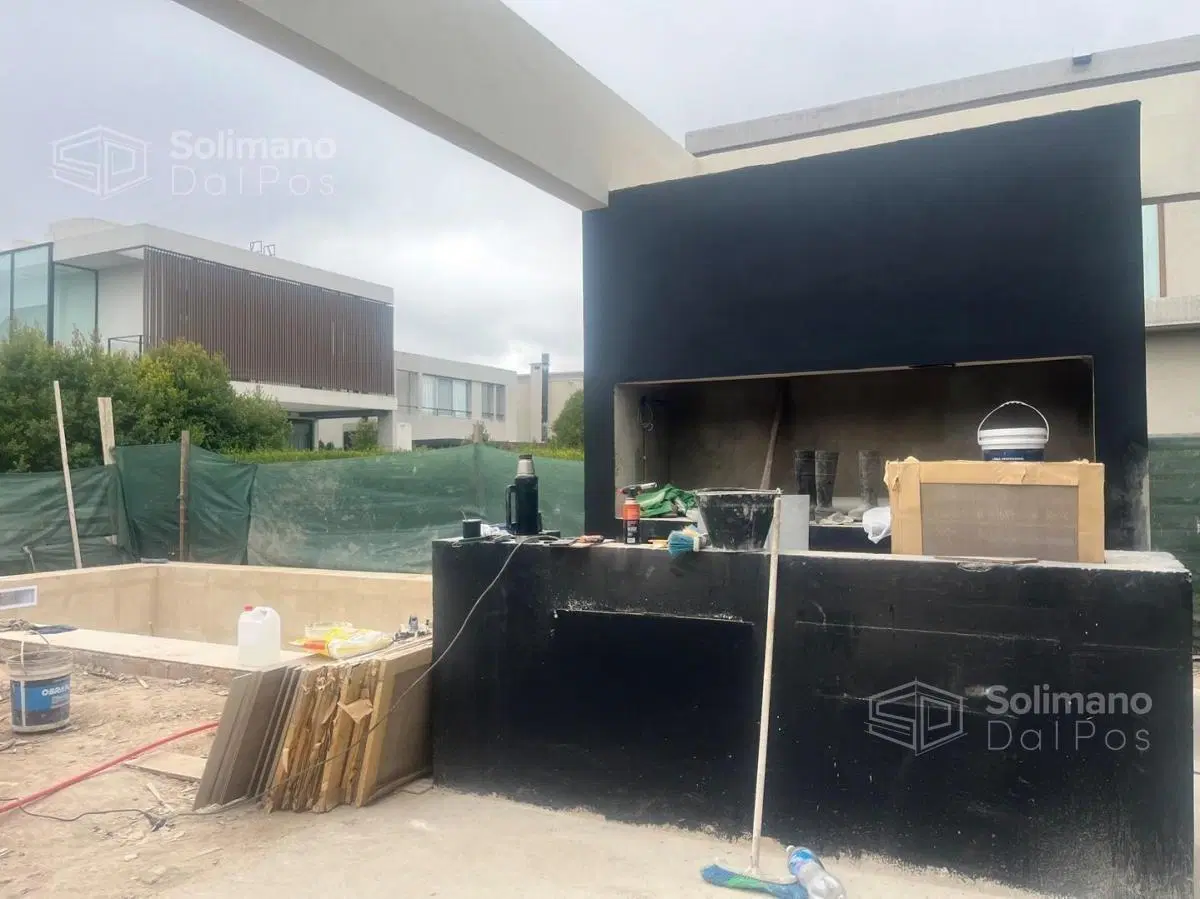 CASA DE 6 AMBIENTES EN VENTA EN EL BARRIO LOS CASTAÑOS NORDELTA 3