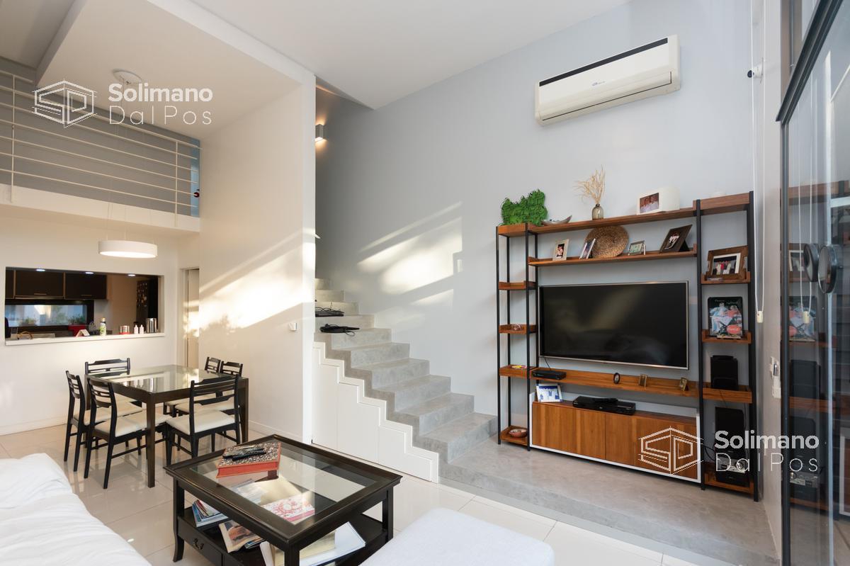 Foto de Venta Triplex tipo casa en Olivos con piscina, seguridad y cochera |, imagen 2