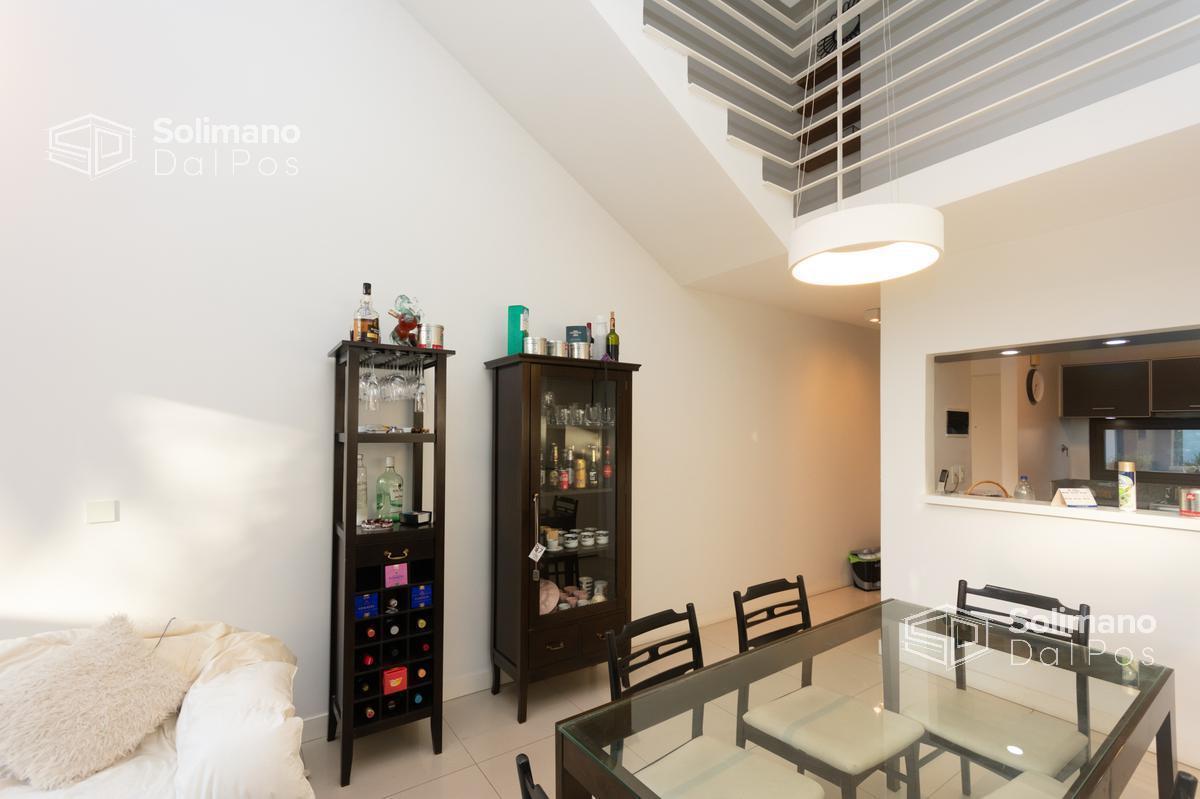 Foto de Venta Triplex tipo casa en Olivos con piscina, seguridad y cochera |, imagen 3