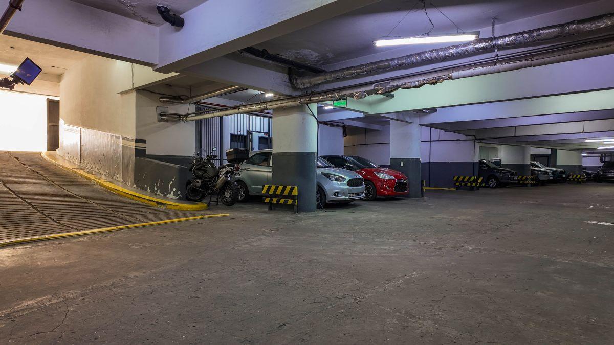 Foto de VENTA SEMI PISO EDIFICIO TORRE SUDAMERICA - PISO ALTO CON COCHERA Y, imagen 2