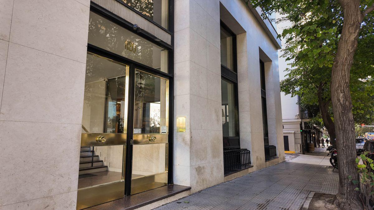 Foto de VENTA SEMI PISO EDIFICIO TORRE SUDAMERICA - PISO ALTO CON COCHERA Y, imagen 1