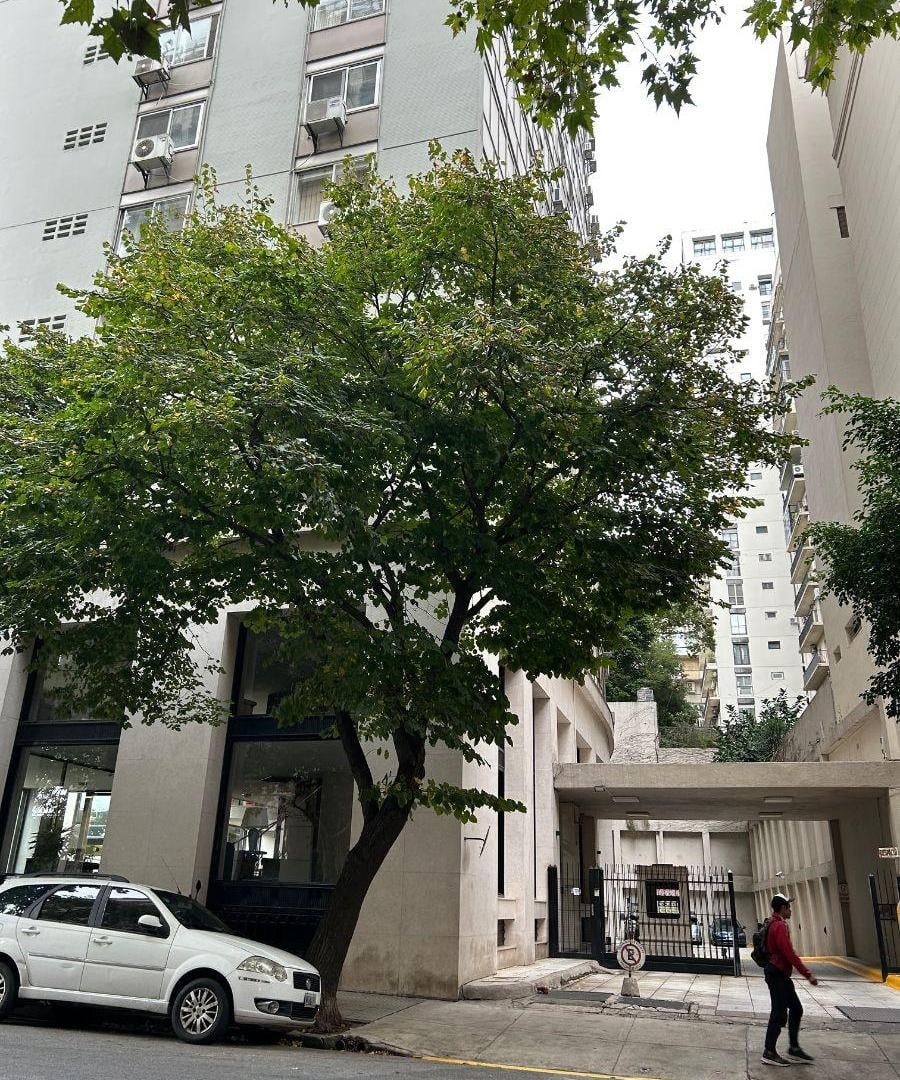 VENTA SEMI PISO EDIFICIO TORRE SUDAMERICA - PISO ALTO CON COCHERA Y BAULERA