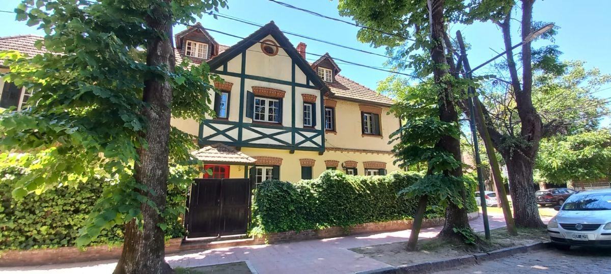Foto de Casa en venta con el estilo caracterisitico de Barrio Parque Aguirre, imagen 1