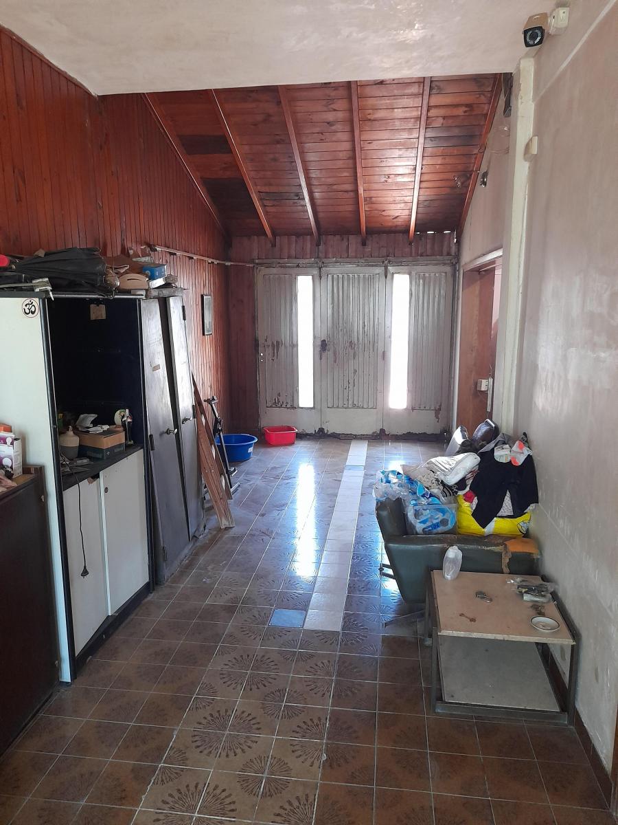 Amplia casa al limite con Padua e Ituzaingó
