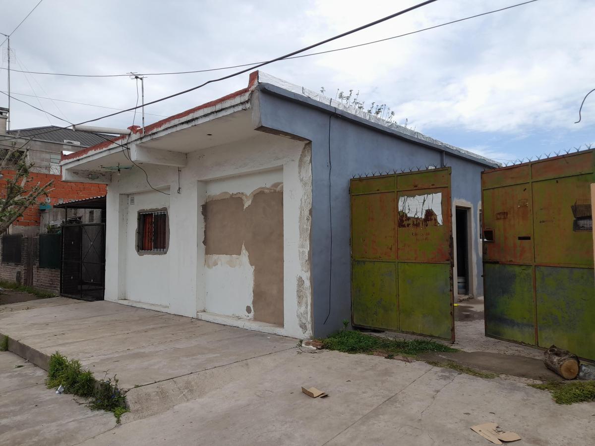 Vende Losa transformada en 2 Departamentos + 2 unidades más al fondo