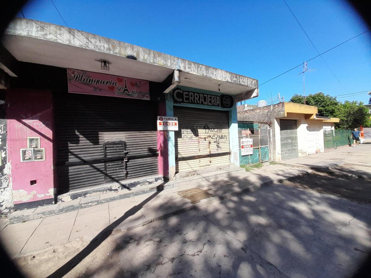 2 Locales + una casa al fondo B°Rivadavia