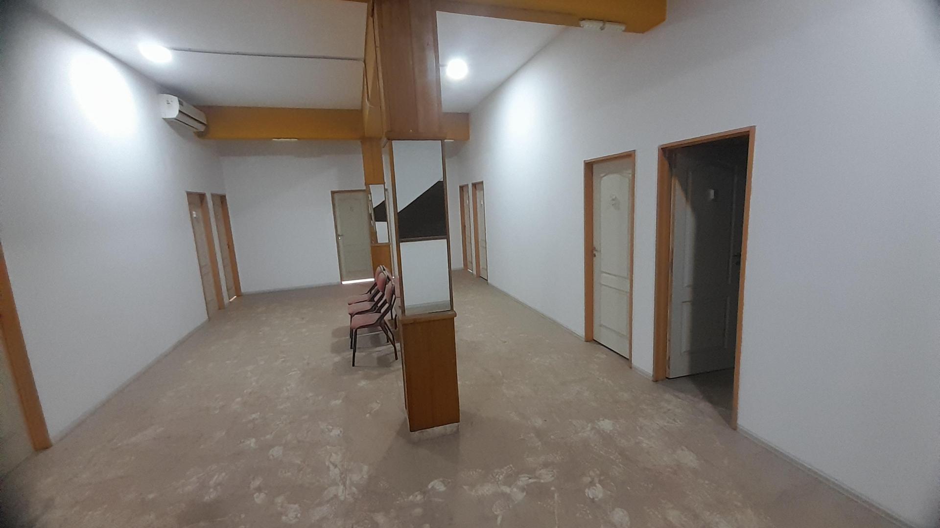 OFICINAS Y CONSULTORIOS
