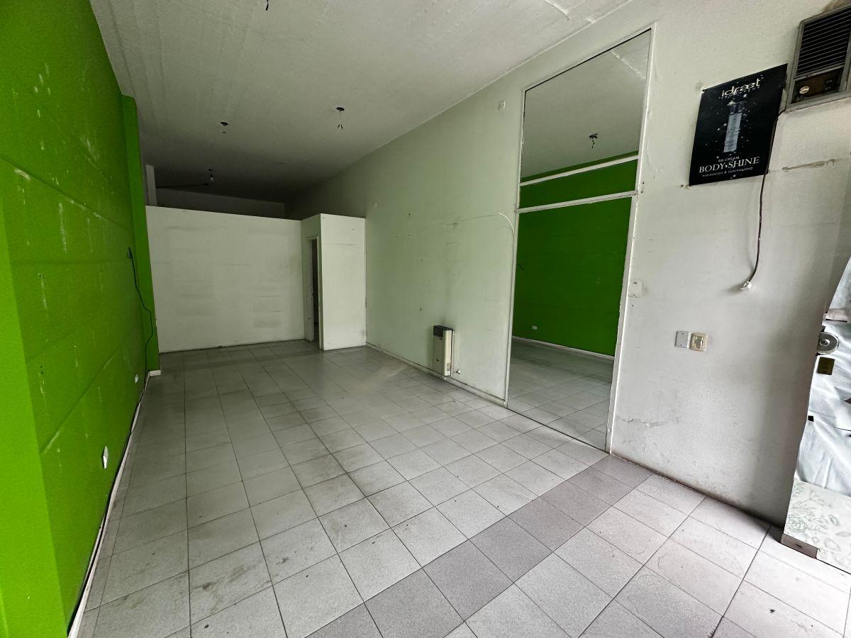 Foto de Local comercial de 48 m² en alquiler en Moreno, imagen 4