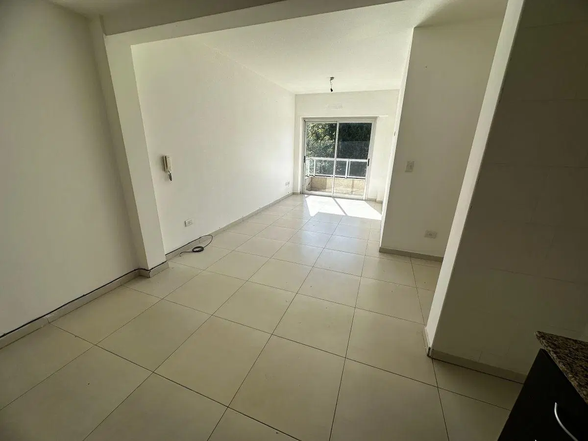 Alquiler departamento 2 ambientes con cochera Moreno 5