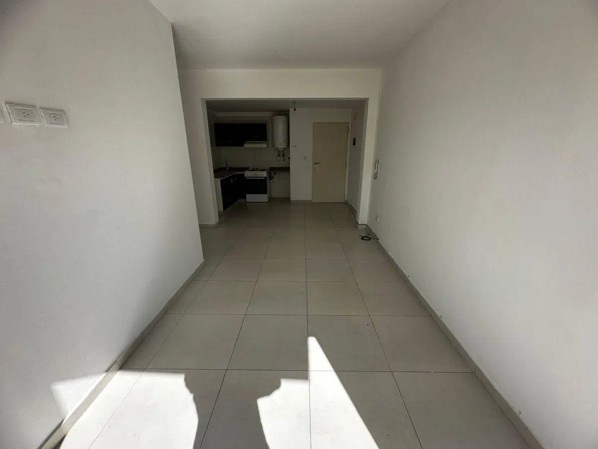Alquiler departamento 2 ambientes con cochera Moreno 4