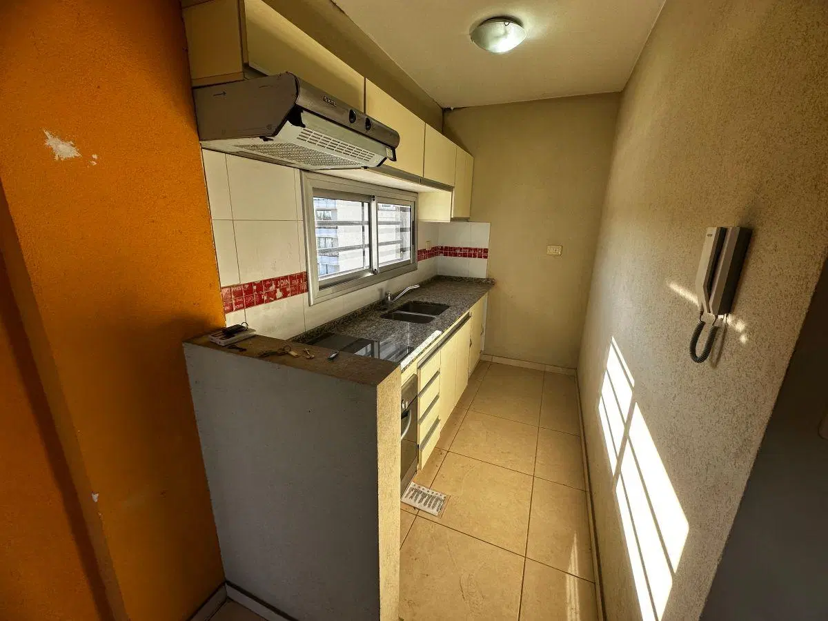 Alquiler departamento 2 ambientes con cochera Moreno 2